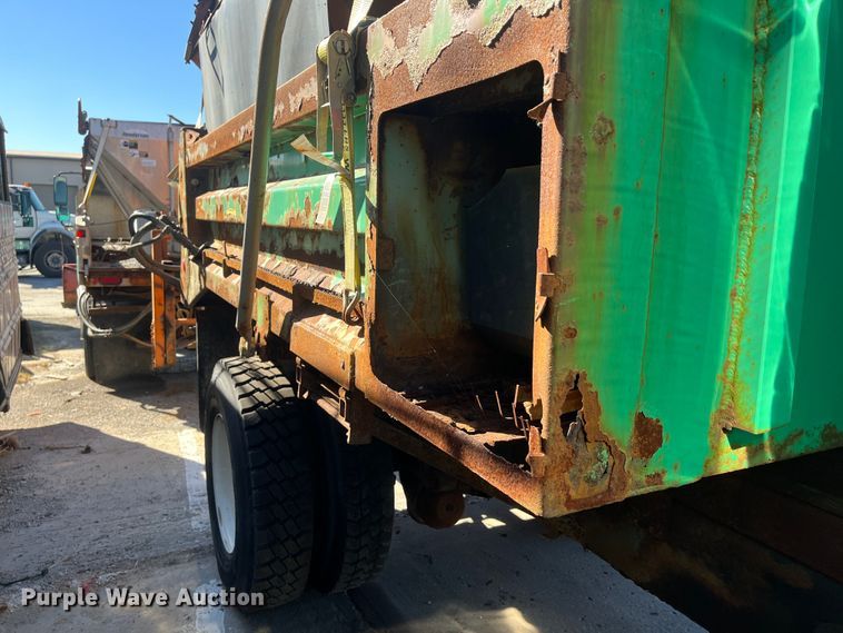 image for item DC6195 2007 International 7400  dump truck