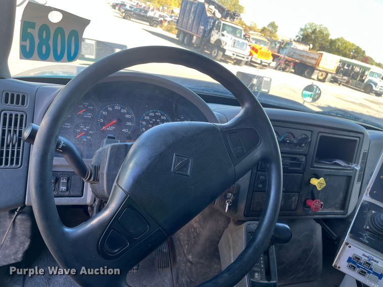 image for item DC6195 2007 International 7400  dump truck