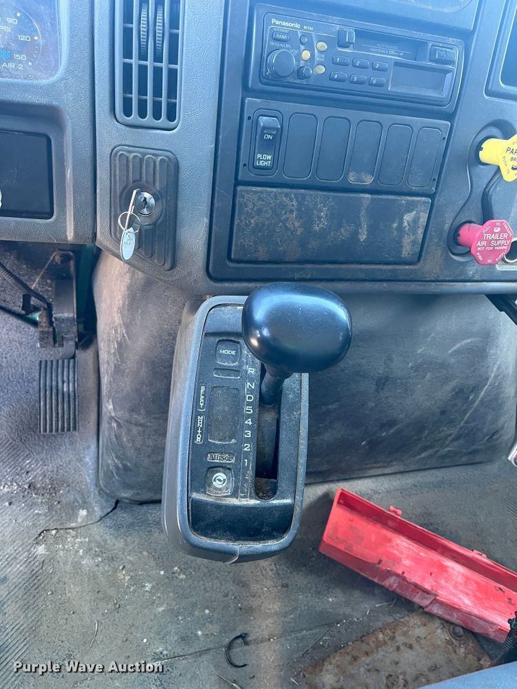 image for item DC6195 2007 International 7400  dump truck