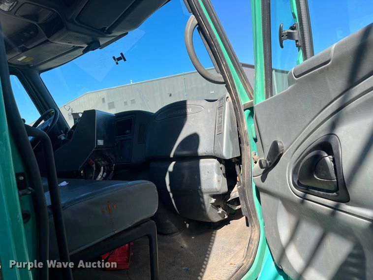 image for item DC6195 2007 International 7400  dump truck