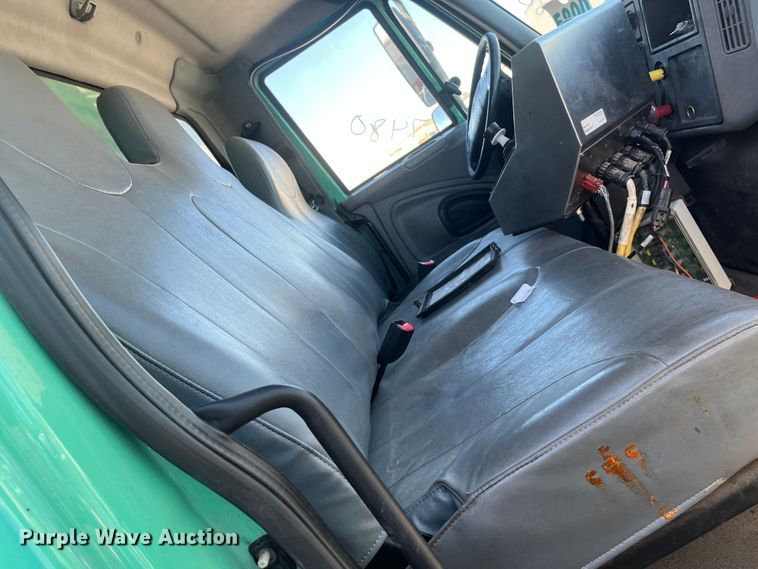 image for item DC6195 2007 International 7400  dump truck