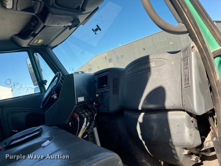 image for item DC6195 2007 International 7400  dump truck