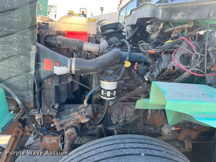 image for item DC6195 2007 International 7400  dump truck