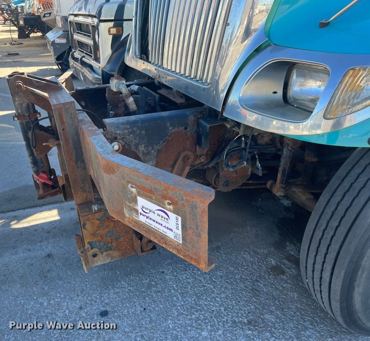 image for item DC6195 2007 International 7400  dump truck