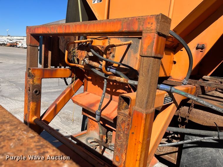 image for item DC6195 2007 International 7400  dump truck