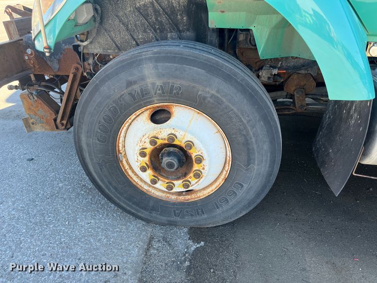 image for item DC6195 2007 International 7400  dump truck