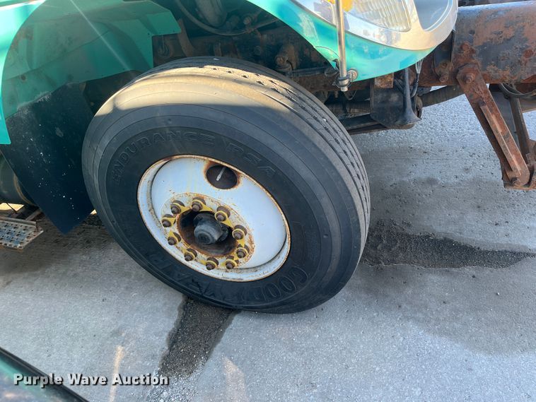 image for item DC6195 2007 International 7400  dump truck