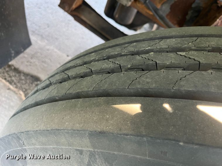 image for item DC6195 2007 International 7400  dump truck