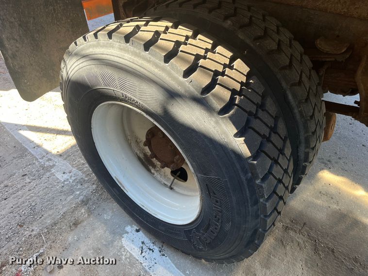 image for item DC6195 2007 International 7400  dump truck