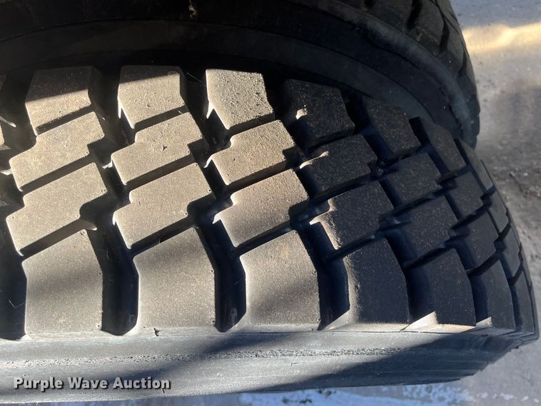 image for item DC6195 2007 International 7400  dump truck