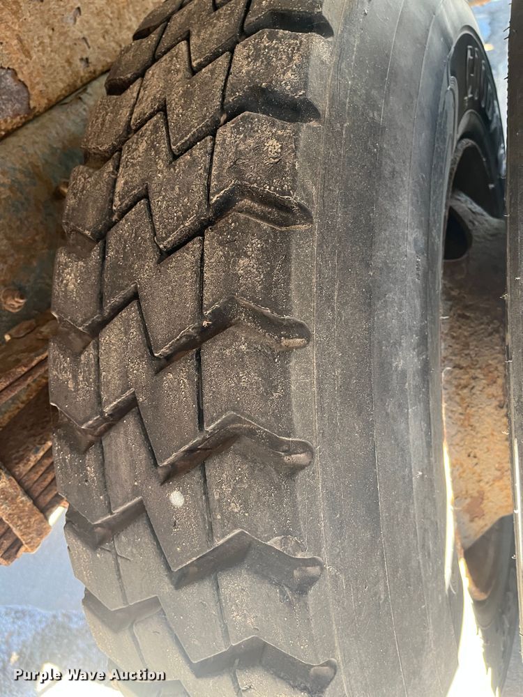 image for item DC6195 2007 International 7400  dump truck