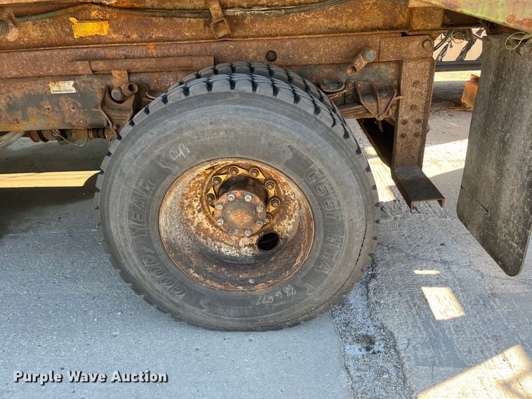 image for item DC6195 2007 International 7400  dump truck