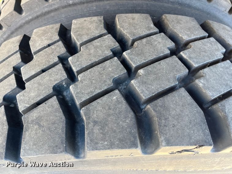 image for item DC6195 2007 International 7400  dump truck