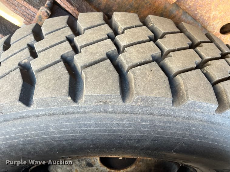 image for item DC6195 2007 International 7400  dump truck