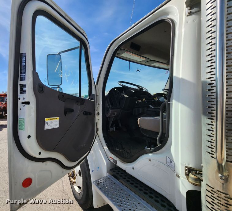 image for item DC6196 2014 Freightliner M2 106  street sweeper truck