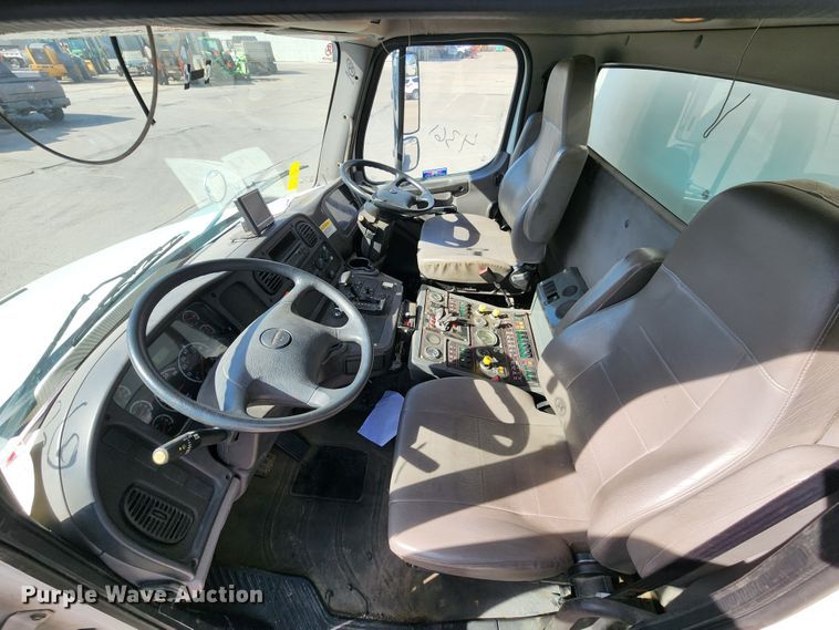 image for item DC6196 2014 Freightliner M2 106  street sweeper truck