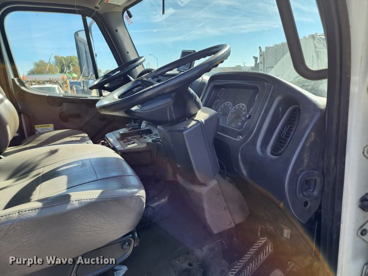 image for item DC6196 2014 Freightliner M2 106  street sweeper truck