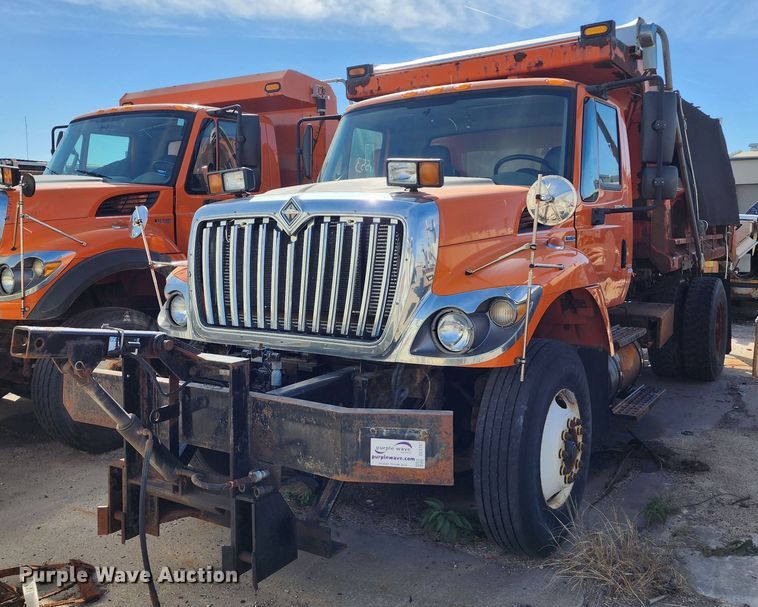image for item DC6197 2009 International 7400  dump truck