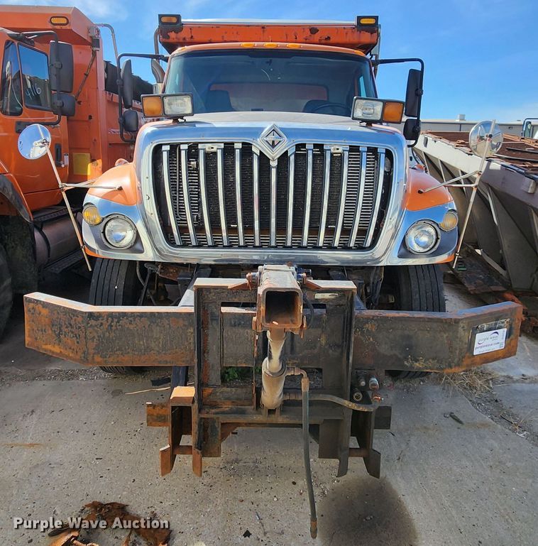 image for item DC6197 2009 International 7400  dump truck