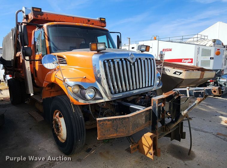 image for item DC6197 2009 International 7400  dump truck