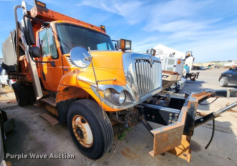 image for item DC6197 2009 International 7400  dump truck