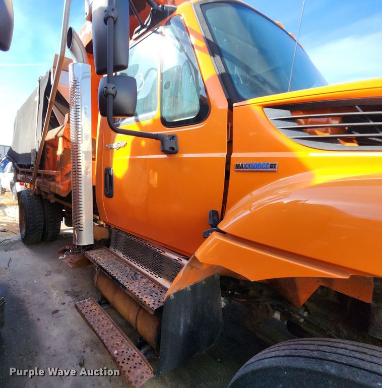 image for item DC6197 2009 International 7400  dump truck