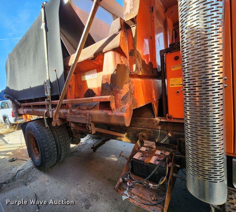 image for item DC6197 2009 International 7400  dump truck