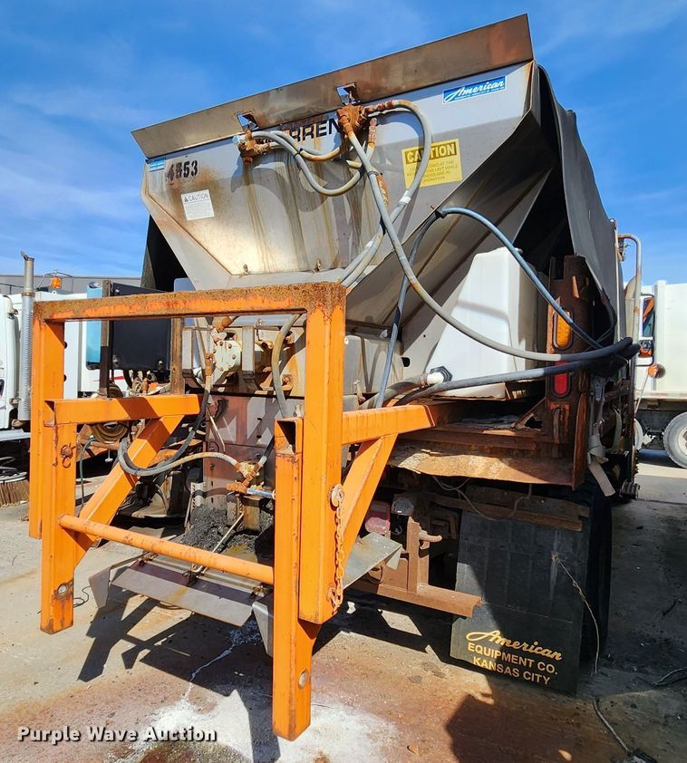 image for item DC6197 2009 International 7400  dump truck