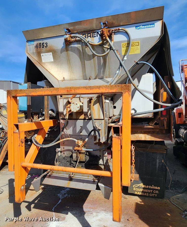 image for item DC6197 2009 International 7400  dump truck