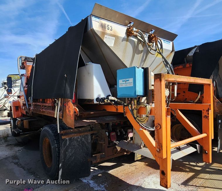 image for item DC6197 2009 International 7400  dump truck