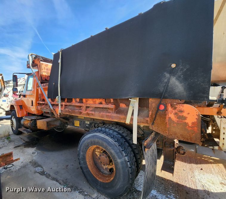 image for item DC6197 2009 International 7400  dump truck