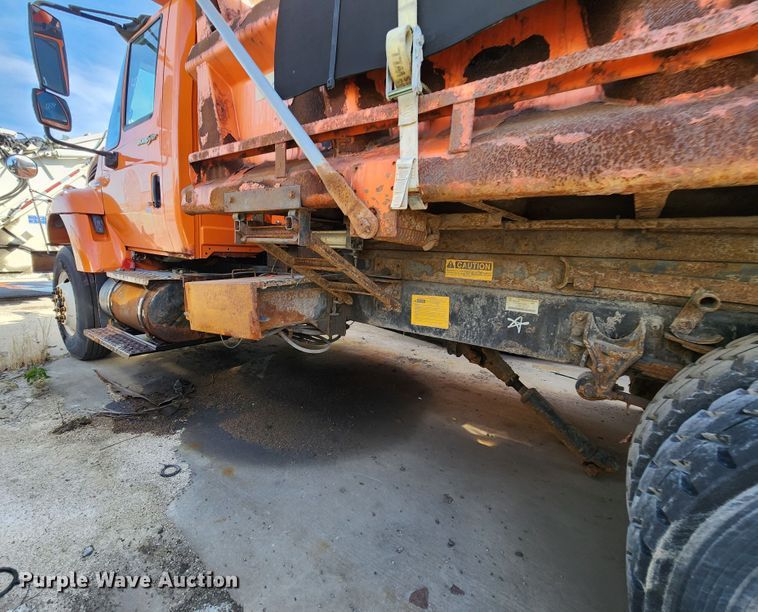 image for item DC6197 2009 International 7400  dump truck