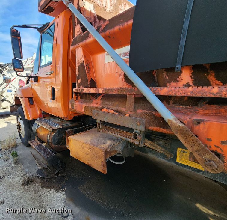 image for item DC6197 2009 International 7400  dump truck