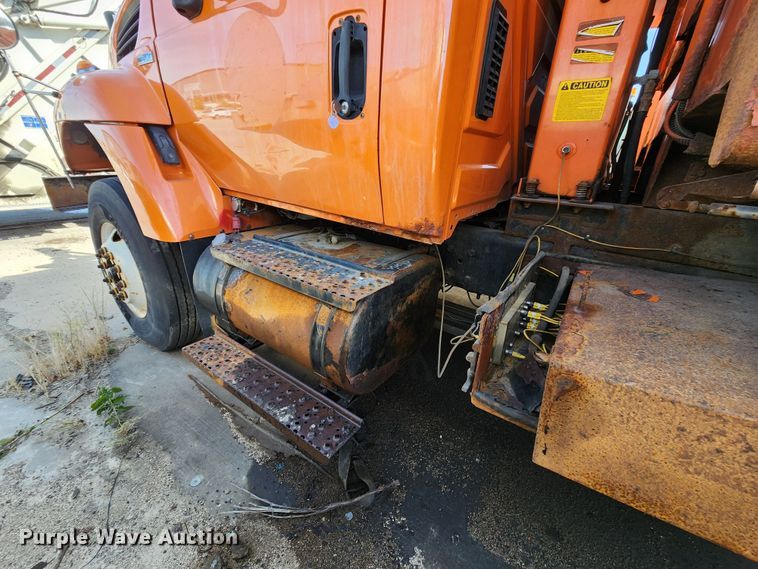 image for item DC6197 2009 International 7400  dump truck