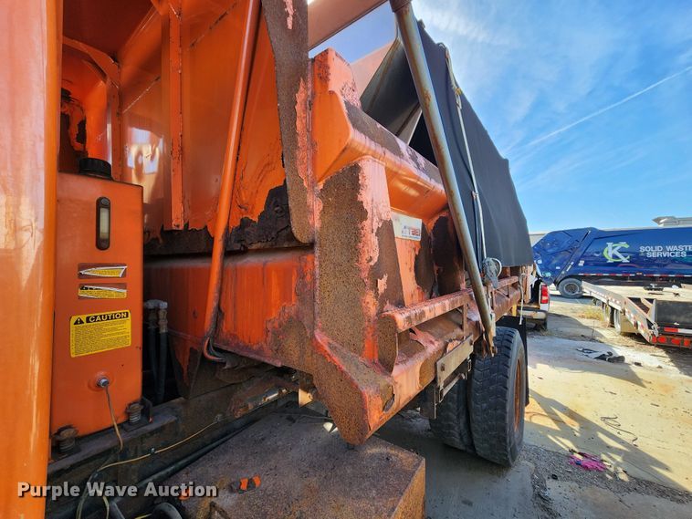 image for item DC6197 2009 International 7400  dump truck