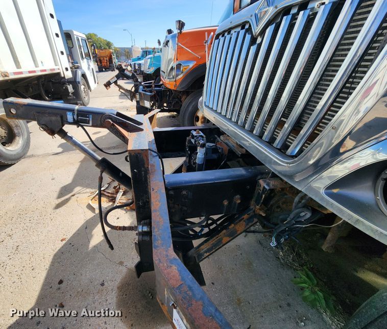 image for item DC6197 2009 International 7400  dump truck