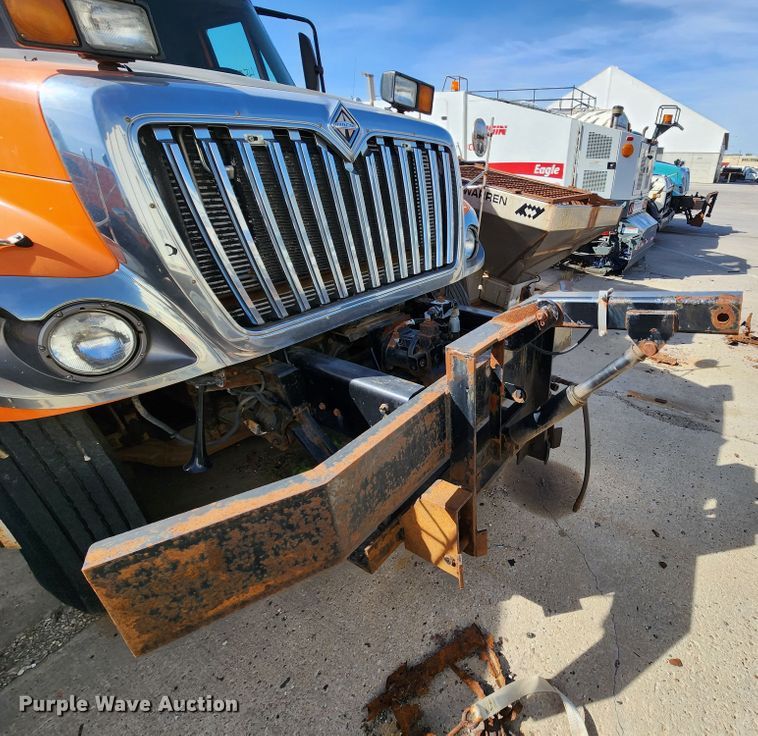 image for item DC6197 2009 International 7400  dump truck