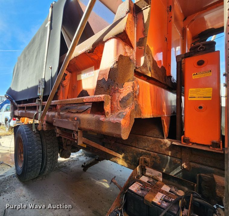 image for item DC6197 2009 International 7400  dump truck