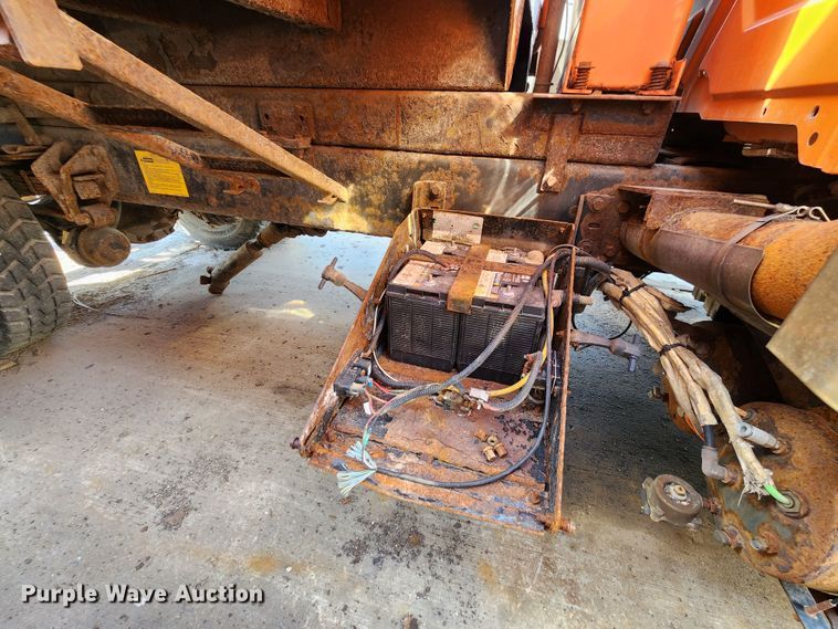 image for item DC6197 2009 International 7400  dump truck