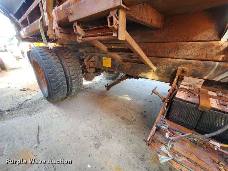 image for item DC6197 2009 International 7400  dump truck