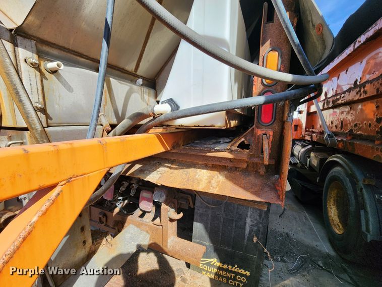 image for item DC6197 2009 International 7400  dump truck