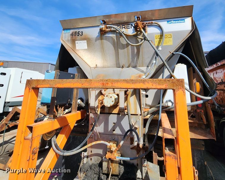 image for item DC6197 2009 International 7400  dump truck