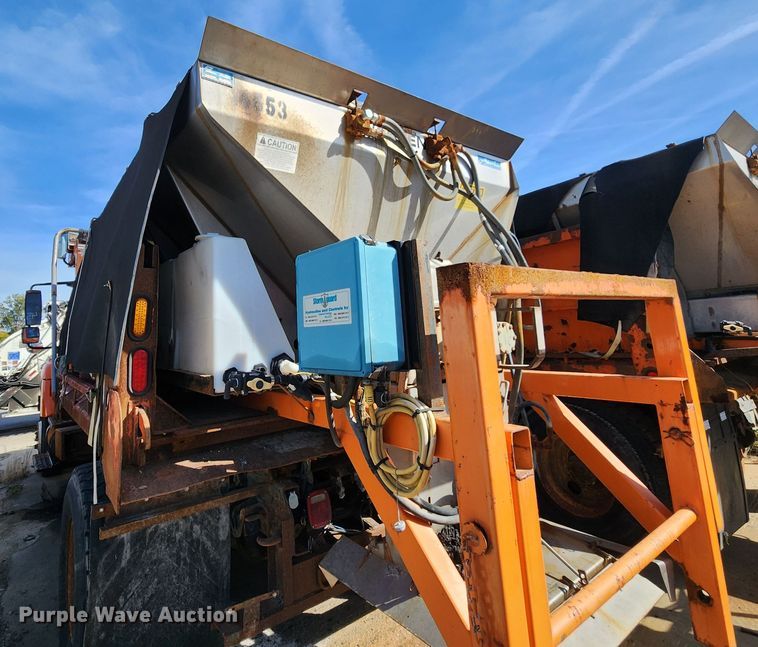 image for item DC6197 2009 International 7400  dump truck