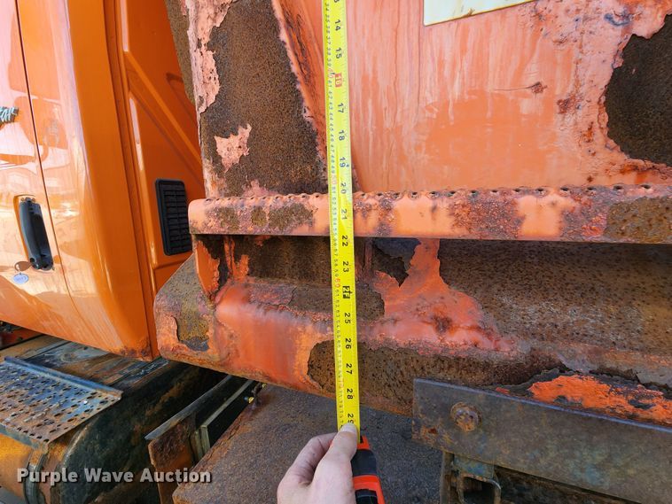 image for item DC6197 2009 International 7400  dump truck