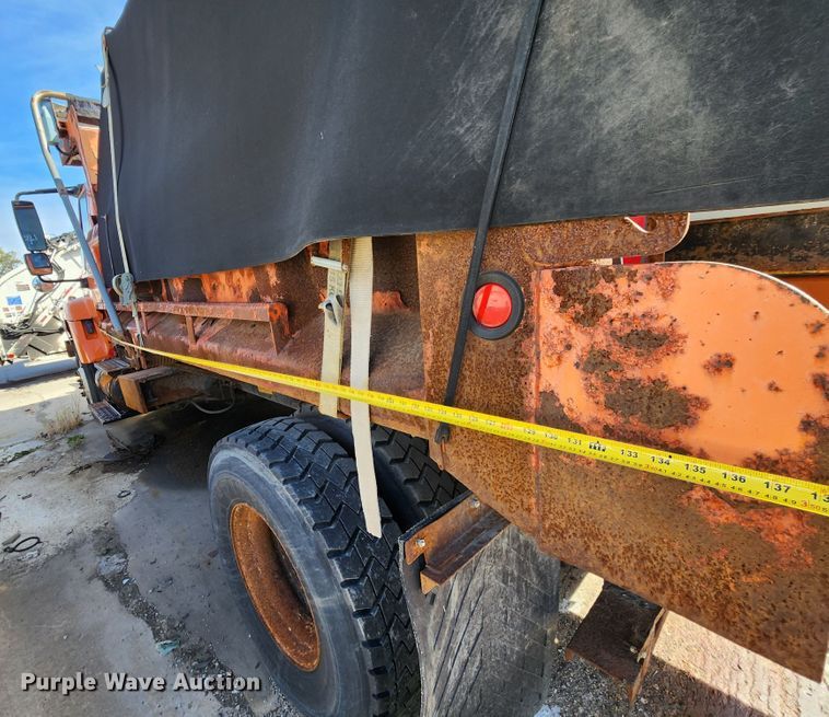 image for item DC6197 2009 International 7400  dump truck