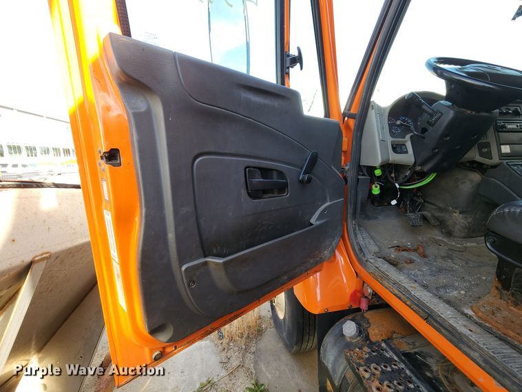 image for item DC6197 2009 International 7400  dump truck