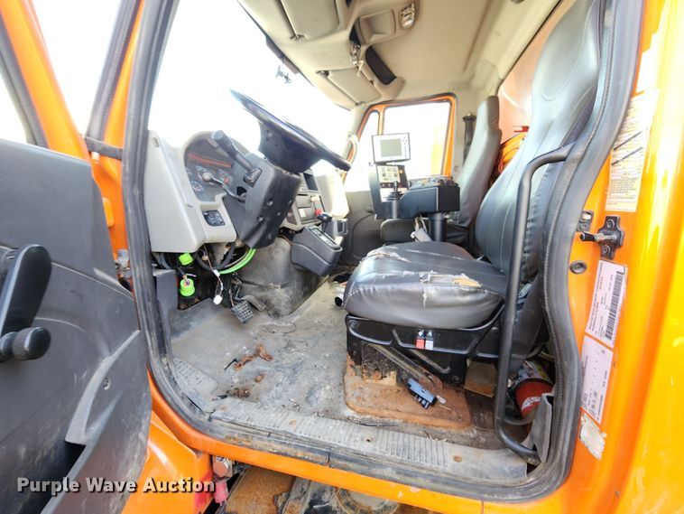 image for item DC6197 2009 International 7400  dump truck