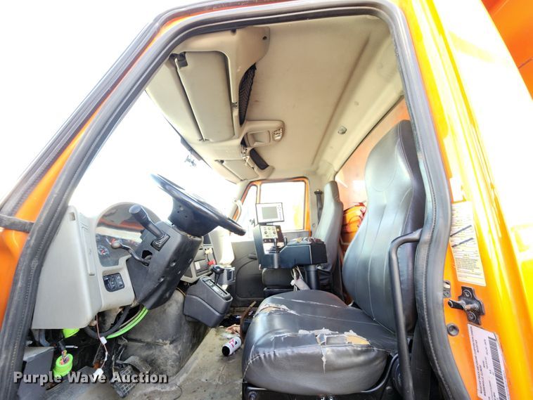 image for item DC6197 2009 International 7400  dump truck