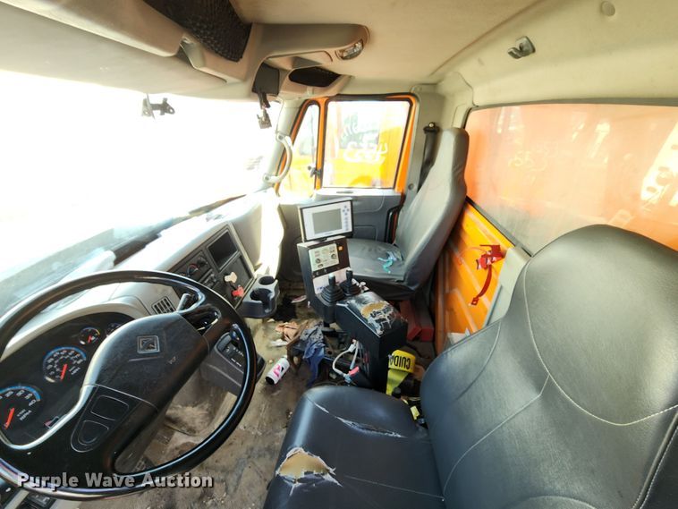 image for item DC6197 2009 International 7400  dump truck