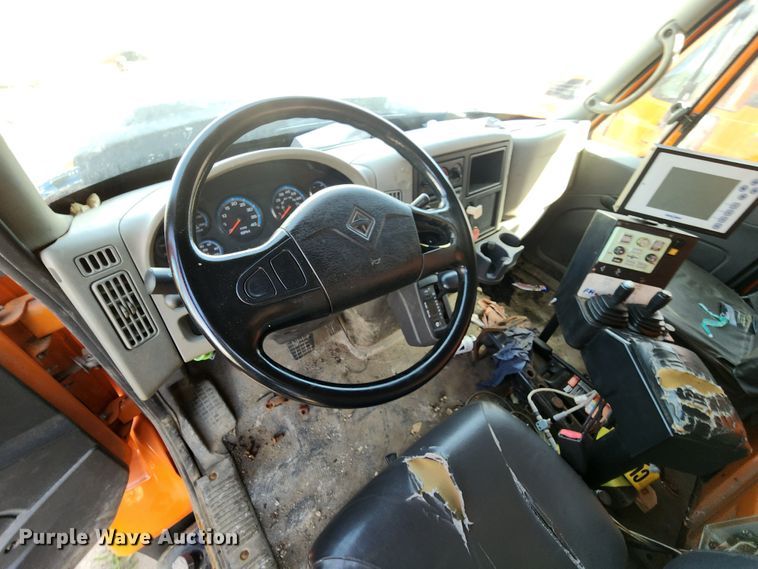 image for item DC6197 2009 International 7400  dump truck